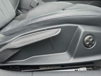 AUDI A4 2.0 Tdi 35 Black Edition Estate 5Dr Diesel S Tronic Euro 6 (S/S)