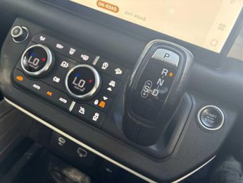LAND ROVER DEFENDER 3.0 D300 Hse 110 5Dr Auto