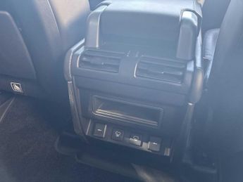LAND ROVER DEFENDER 3.0 D300 Hse 110 5Dr Auto