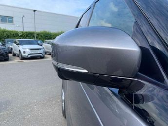 LAND ROVER DISCOVERY 3.0 D300 S 5Dr Auto