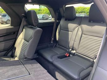 LAND ROVER DISCOVERY 3.0 D300 S 5Dr Auto