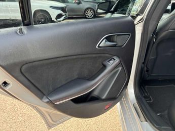 MERCEDES-BENZ CLA Cla 220D Amg Line 4Dr Tip Auto
