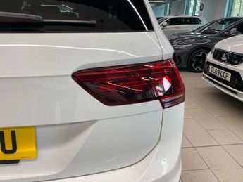 VOLKSWAGEN TIGUAN ALLSPACE 1.5 Tsi Evo R-Line Tech Suv 5Dr Petrol Dsg Euro 6 (S/S) (150 Ps)