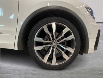 VOLKSWAGEN TIGUAN ALLSPACE 1.5 Tsi Evo R-Line Tech Suv 5Dr Petrol Dsg Euro 6 (S/S) (150 Ps)