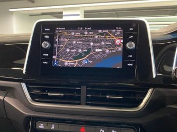 VOLKSWAGEN T-ROC 1.5 Tsi R-Line Suv 5Dr Petrol Dsg Euro 6 (S/S) (150 Ps)