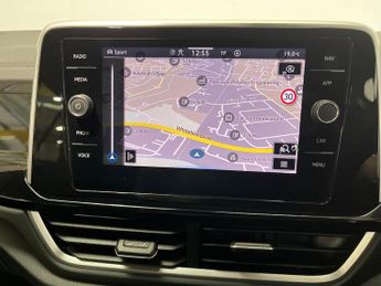 VOLKSWAGEN T-ROC 2.0 Tdi R-Line Suv 5Dr Diesel Dsg Euro 6 (S/S) (150 Ps)