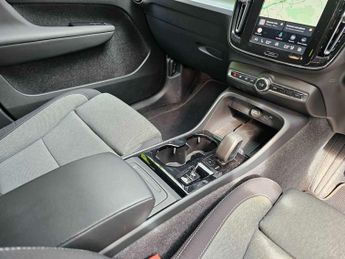 VOLVO XC40 2.0 B3P Plus Dark 5Dr Auto