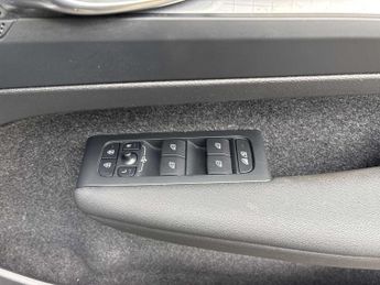 VOLVO XC40 2.0 B3P Core 5Dr Auto