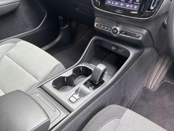 VOLVO XC40 2.0 B3P Core 5Dr Auto