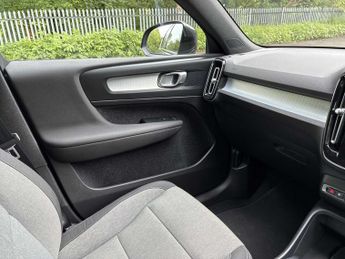 VOLVO XC40 2.0 B3P Core 5Dr Auto