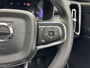 VOLVO XC40 2.0 B3P Core 5Dr Auto