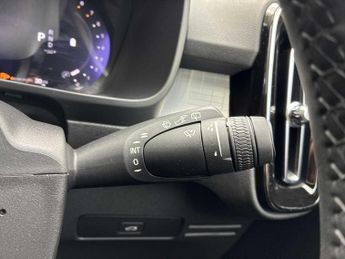 VOLVO XC40 2.0 B3P Core 5Dr Auto