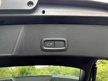 VOLVO XC40 2.0 B3P Core 5Dr Auto
