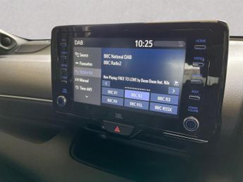 TOYOTA YARIS 1.5 Vvt-H Dynamic Hatchback 5Dr Petrol Hybrid E-Cvt Euro 6 (S/S)