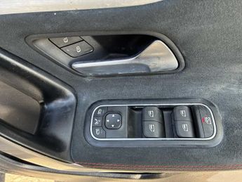 MERCEDES-BENZ CLA Cla 180 Amg Line Premium 4Dr Tip Auto