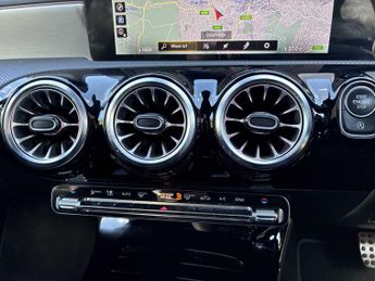 MERCEDES-BENZ CLA Cla 180 Amg Line Premium 4Dr Tip Auto
