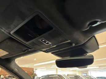 JAGUAR E-PACE 1.5 P300E R-Dynamic Black 5Dr Auto