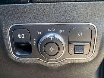 MERCEDES-BENZ B CLASS B200 Amg Line Executive 5Dr Auto