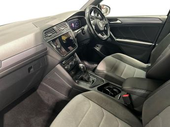 VOLKSWAGEN TIGUAN 2.0 Tdi R-Line Tech Suv 5Dr Diesel Dsg Euro 6 (S/S) (150 Ps)