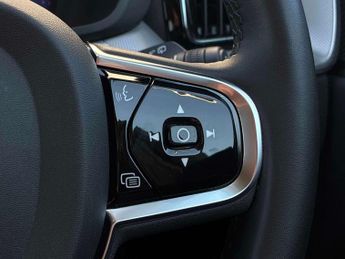 VOLVO XC60 2.0 B4P Plus Dark 5Dr Geartronic