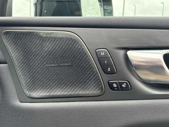 VOLVO XC60 2.0 B4P Plus Dark 5Dr Geartronic