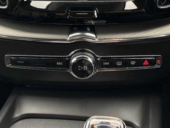 VOLVO XC60 2.0 B4P Plus Dark 5Dr Geartronic