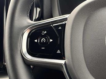 VOLVO XC60 2.0 B4P Plus Dark 5Dr Geartronic