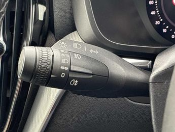 VOLVO XC60 2.0 B4P Plus Dark 5Dr Geartronic