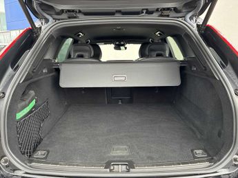 VOLVO XC60 2.0 B4P Plus Dark 5Dr Geartronic