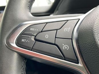 RENAULT CAPTUR 1.6 E-Tech Techno Suv 5Dr Petrol Hybrid Auto Euro 6 (S/S) (145 P