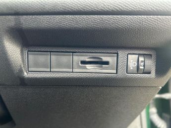 PEUGEOT 308 1.2 Puretech Allure Premium Hatchback 5Dr Petrol Eat Euro 6 (S/S
