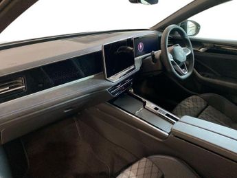 VOLKSWAGEN PASSAT 1.5 Etsi R-Line 5Dr Dsg