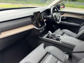 VOLVO XC90 2.0 B5P Plus Dark 5Dr Awd Geartronic