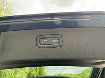VOLVO XC90 2.0 B5P Plus Dark 5Dr Awd Geartronic
