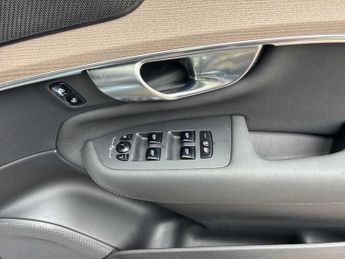 VOLVO XC90 2.0 B5P Plus Dark 5Dr Awd Geartronic