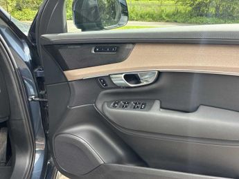 VOLVO XC90 2.0 B5P Plus Dark 5Dr Awd Geartronic