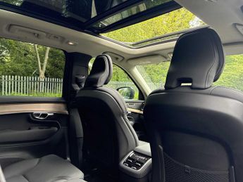 VOLVO XC90 2.0 B5P Plus Dark 5Dr Awd Geartronic