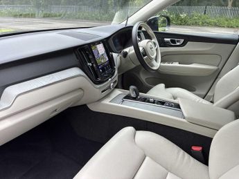 VOLVO XC60 2.0 B5P Plus Dark 5Dr Awd Geartronic