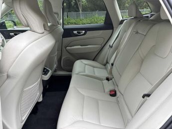 VOLVO XC60 2.0 B5P Plus Dark 5Dr Awd Geartronic