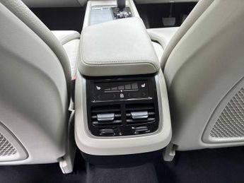 VOLVO XC60 2.0 B5P Plus Dark 5Dr Awd Geartronic