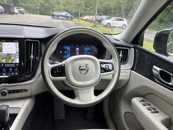 VOLVO XC60 2.0 B5P Plus Dark 5Dr Awd Geartronic