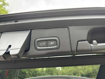 VOLVO XC60 2.0 B5P Plus Dark 5Dr Awd Geartronic