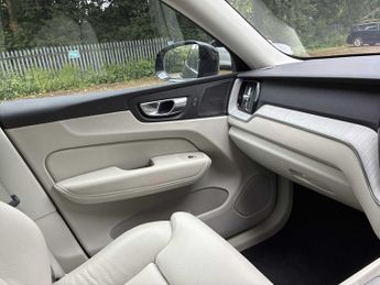 VOLVO XC60 2.0 B5P Plus Dark 5Dr Awd Geartronic