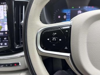 VOLVO XC60 2.0 B5P Plus Dark 5Dr Awd Geartronic