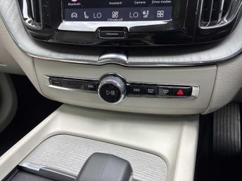 VOLVO XC60 2.0 B5P Plus Dark 5Dr Awd Geartronic