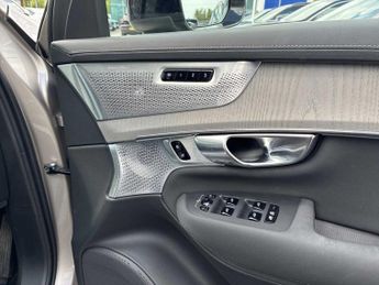 VOLVO XC90 2.0 B5P Ultra Dark 5Dr Awd Geartronic