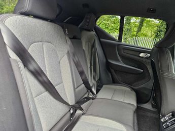 VOLVO XC40 2.0 B3P Core 5Dr Auto