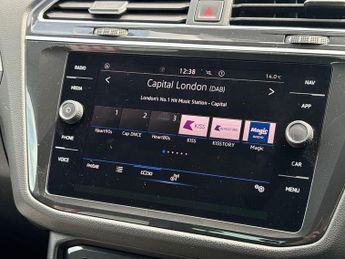 VOLKSWAGEN TIGUAN 1.5 Tsi Life Suv 5Dr Petrol Dsg Euro 6 (S/S) (150 Ps)