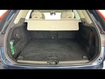 VOLVO XC60 2.0 B5P Momentum 5Dr Geartronic