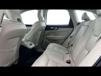 VOLVO XC60 2.0 B5P Momentum 5Dr Geartronic